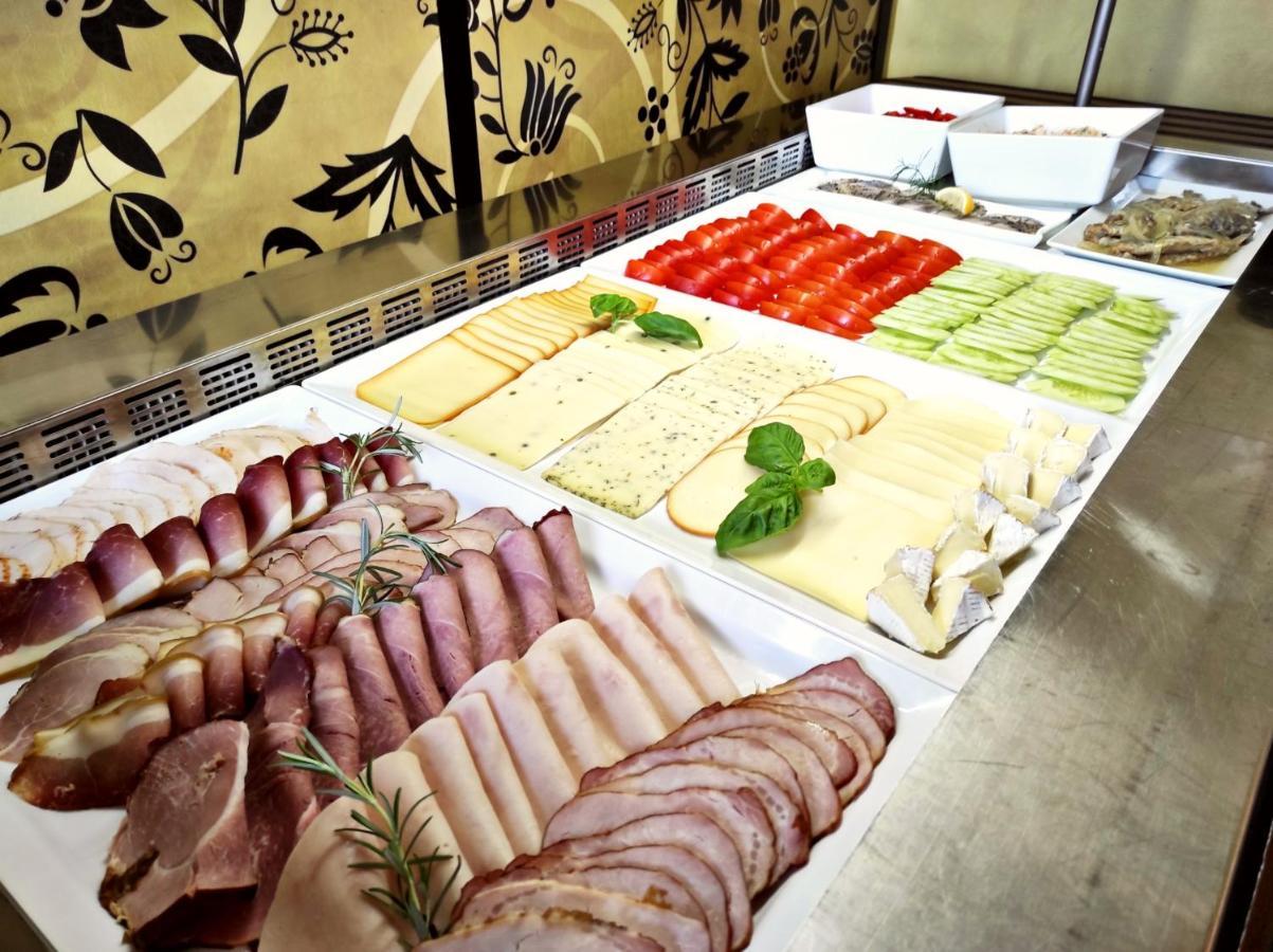 كارتوزي Zlota Jesien Restauracja I Noclegi Nad Jeziorem المظهر الخارجي الصورة
