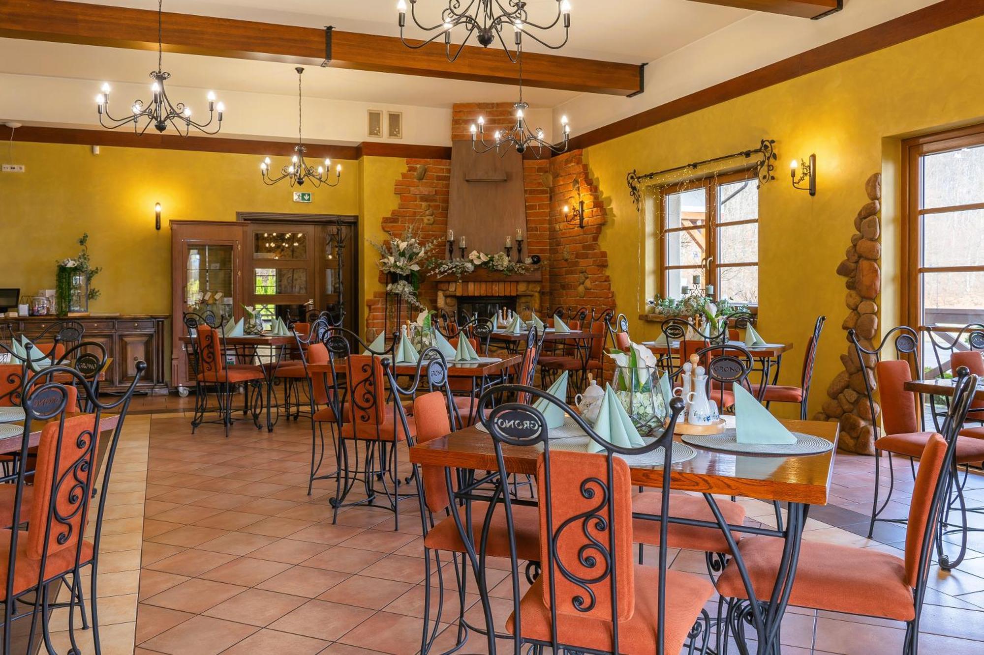 كارتوزي Zlota Jesien Restauracja I Noclegi Nad Jeziorem المظهر الخارجي الصورة