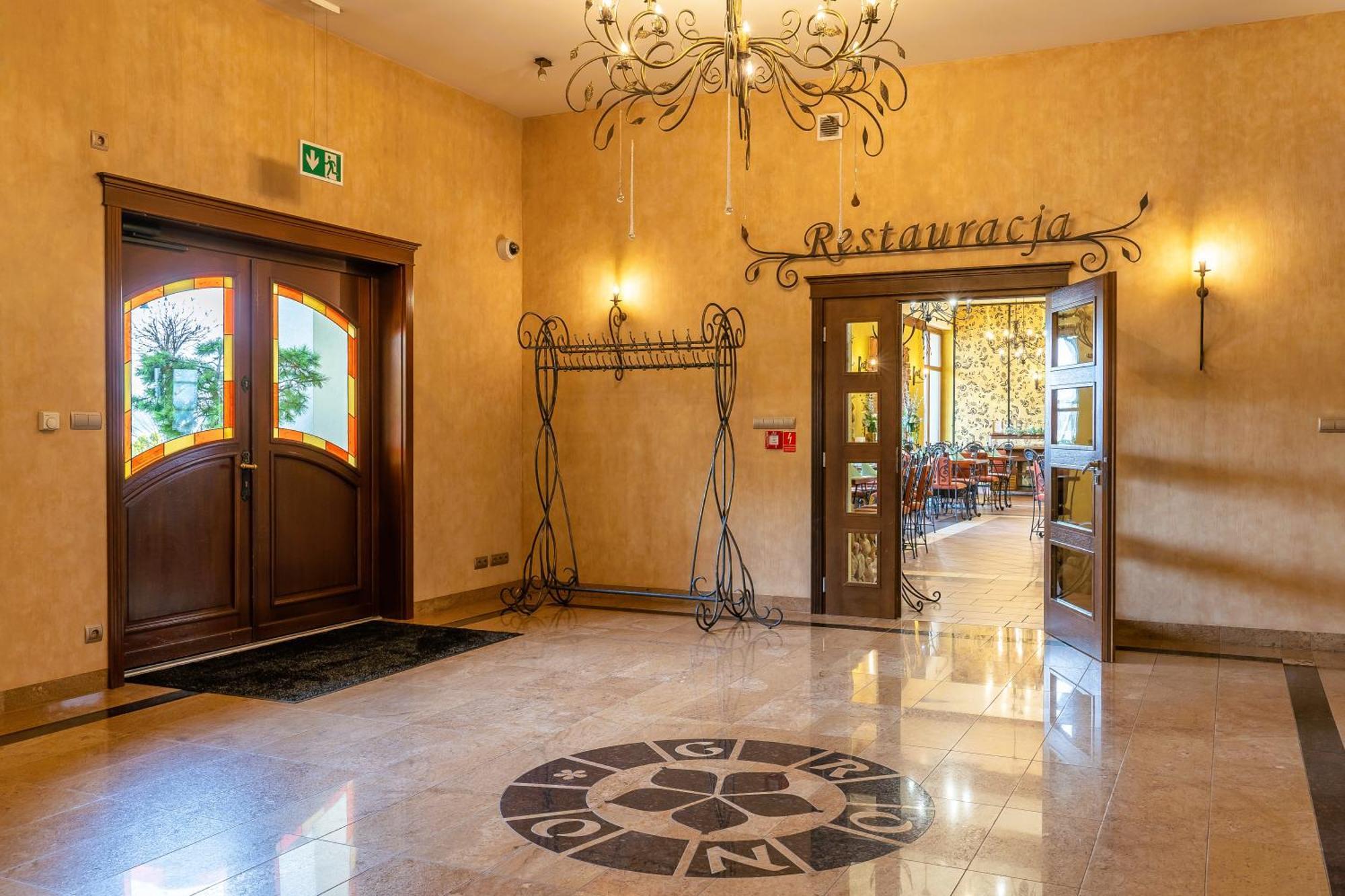 كارتوزي Zlota Jesien Restauracja I Noclegi Nad Jeziorem المظهر الخارجي الصورة